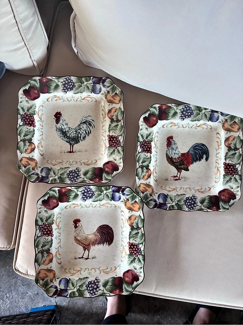 Molle Excellence Napa Chanticleer Floral Rooster Dinner Plates Set of 3